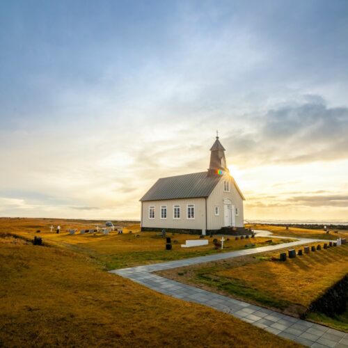 Fotobehangwinkel.nl Fotobehang Zonsopkomst boven Rustige Kapel