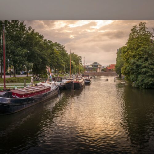 Fotobehang Sereen Avondlicht over Rustige Waterwegen 7 Fotobehangwinkel.nl Fotobehang Sereen Avondlicht over Rustige Waterwegen