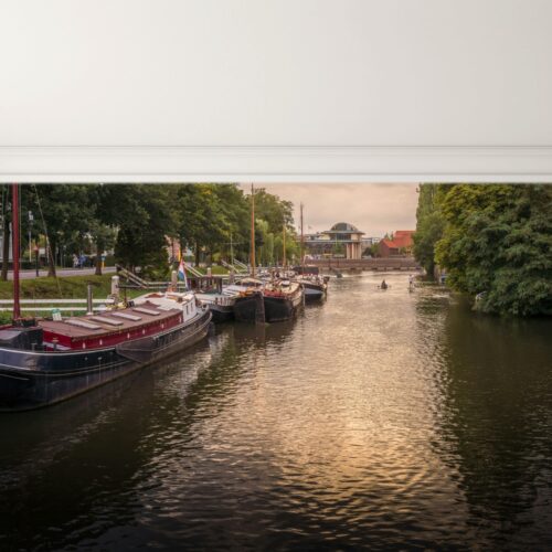 Fotobehang Sereen Avondlicht over Rustige Waterwegen 9 Fotobehangwinkel.nl Fotobehang Sereen Avondlicht over Rustige Waterwegen